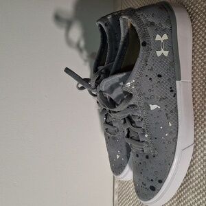 Under Armour Women's Speckled Gray Sneakers S 7.5